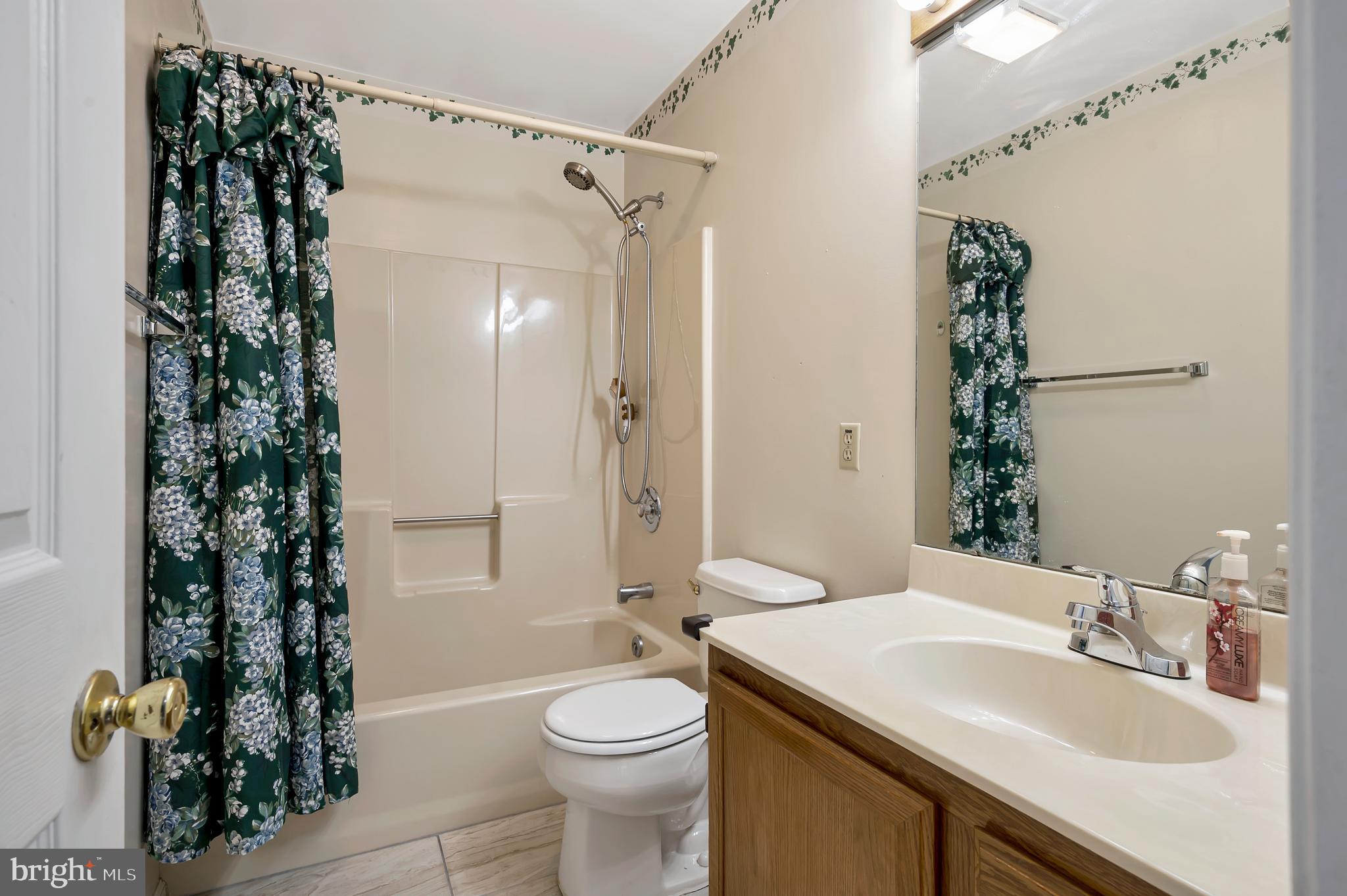 405 Aldon Road Claymont, DE 19703 - Photo 21 of 41 Hall bath