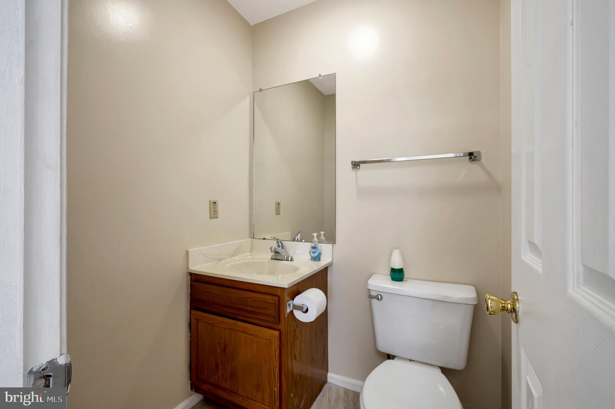 405 Aldon Road Claymont, DE 19703 - Photo 28 of 41 Powder room