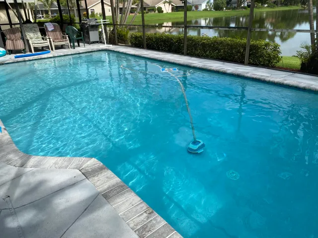 a view of a backyard