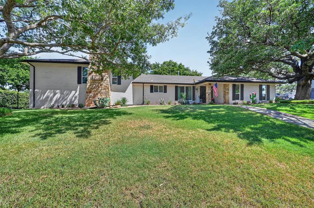 47 Bounty Road East Benbrook, TX 76132 - Photo 1 of 39 Front house