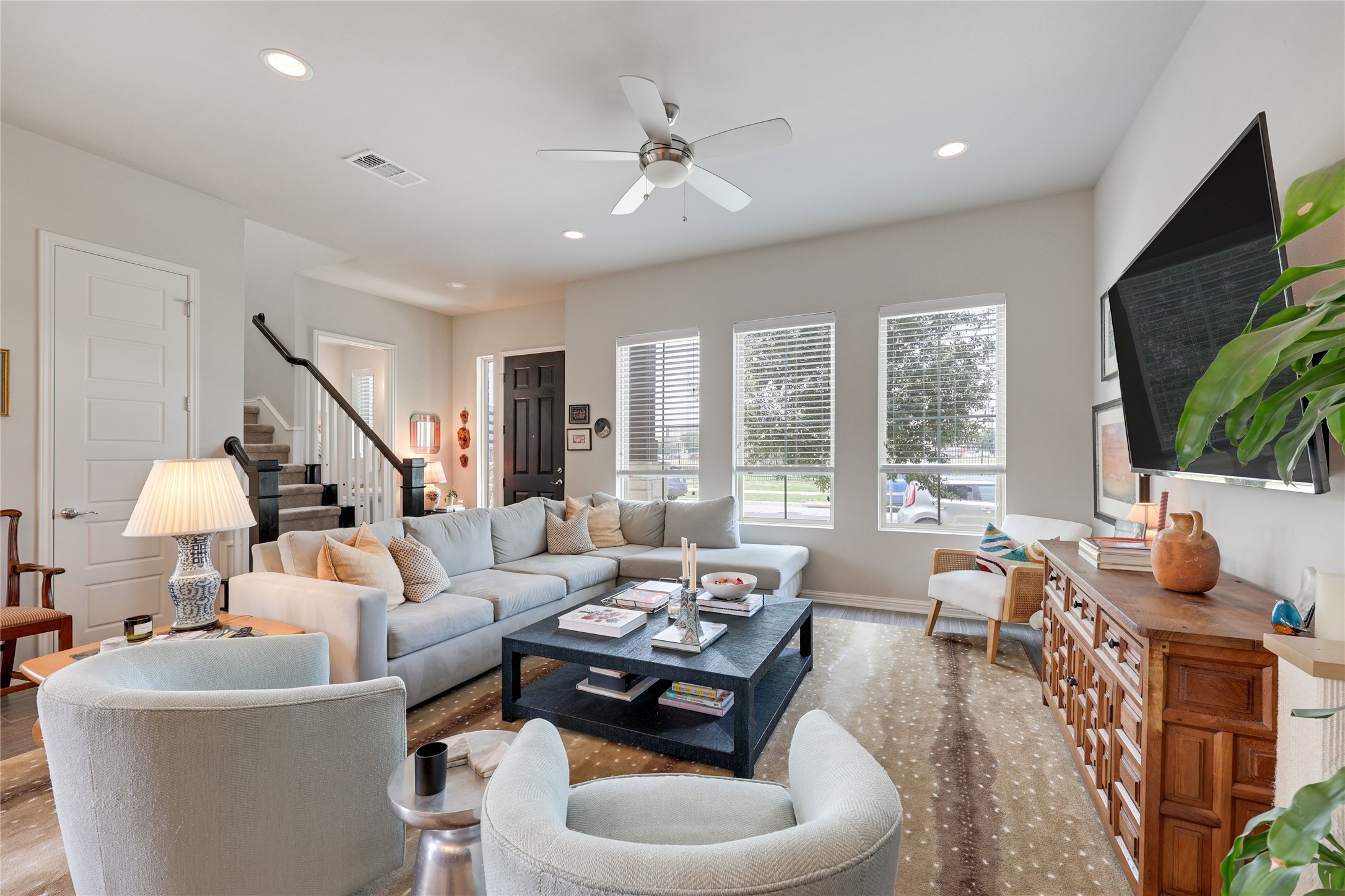 1615 Lawrence Street Austin, TX 78741 - Photo 4 of 38