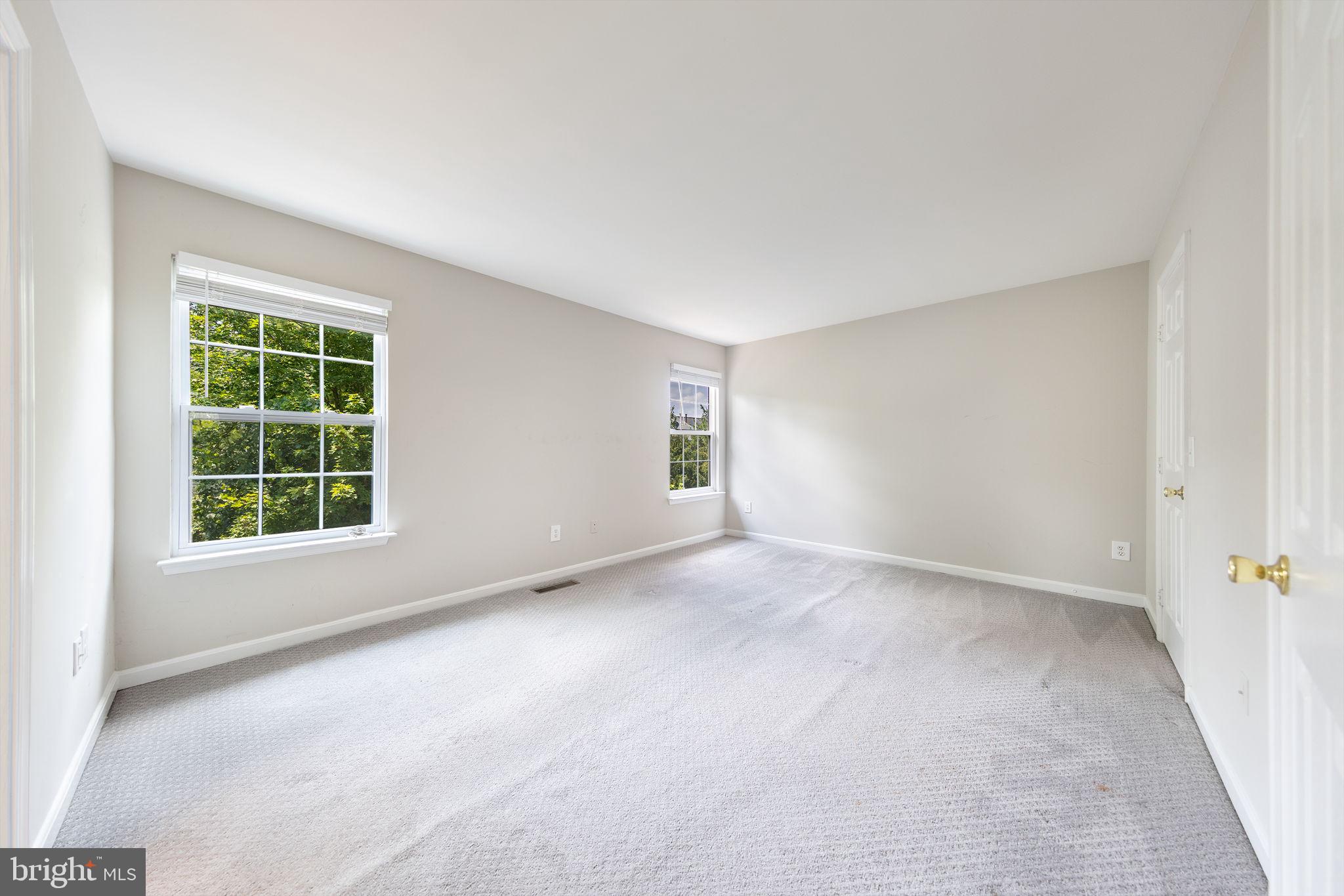 43115 Candlewick Square Leesburg, VA 20176 - Photo 15 of 31 an empty room with windows