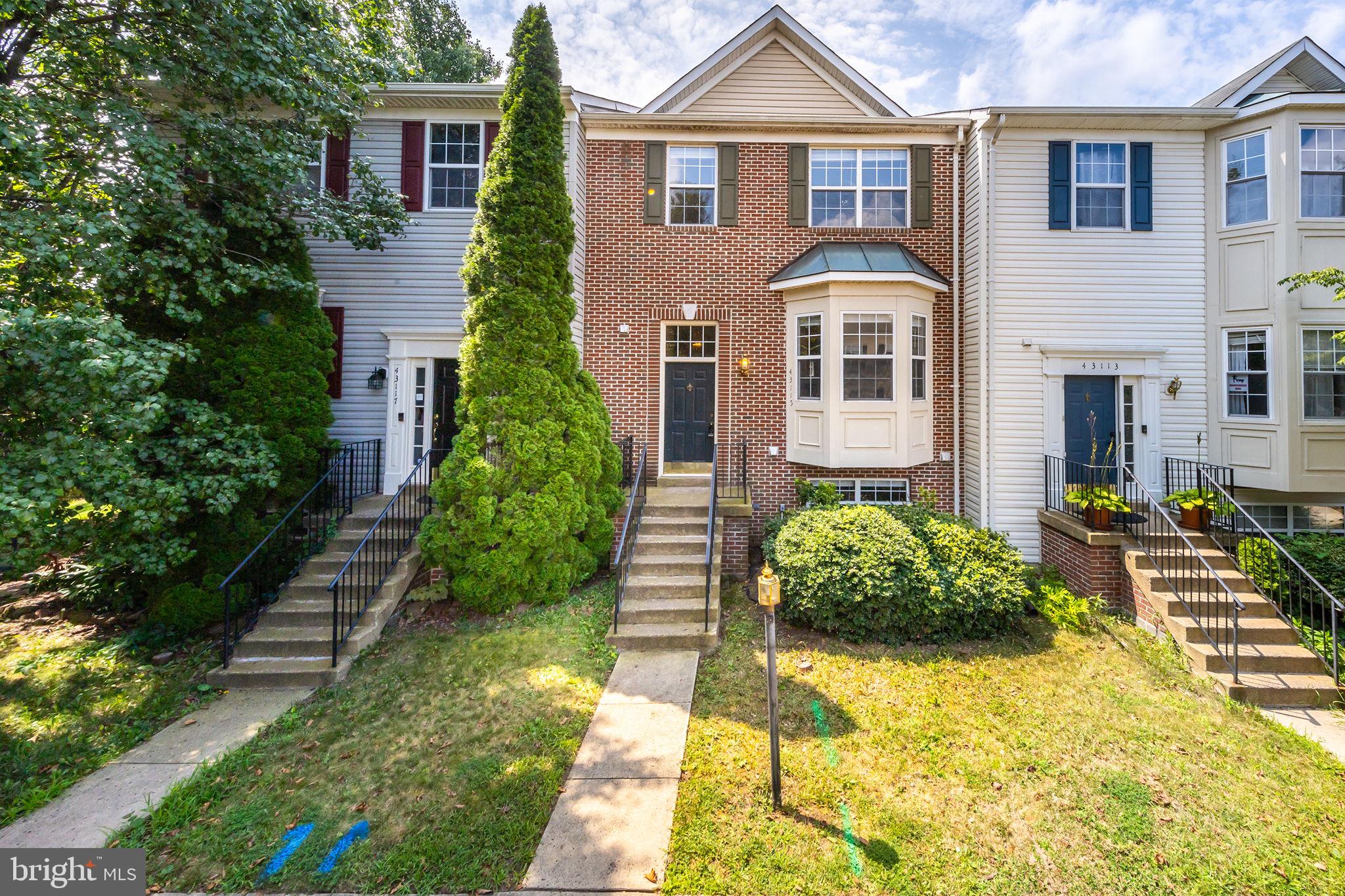 43115 Candlewick Square Leesburg, VA 20176 - Photo 2 of 31 a front view of a house with garden