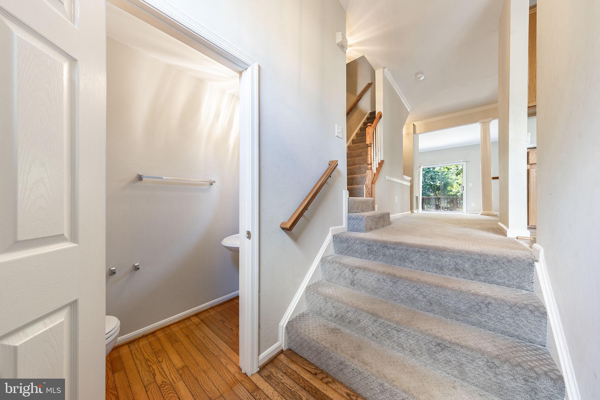 43115 Candlewick Square Leesburg, VA 20176 - Photo 7 of 31 a view of entryway
