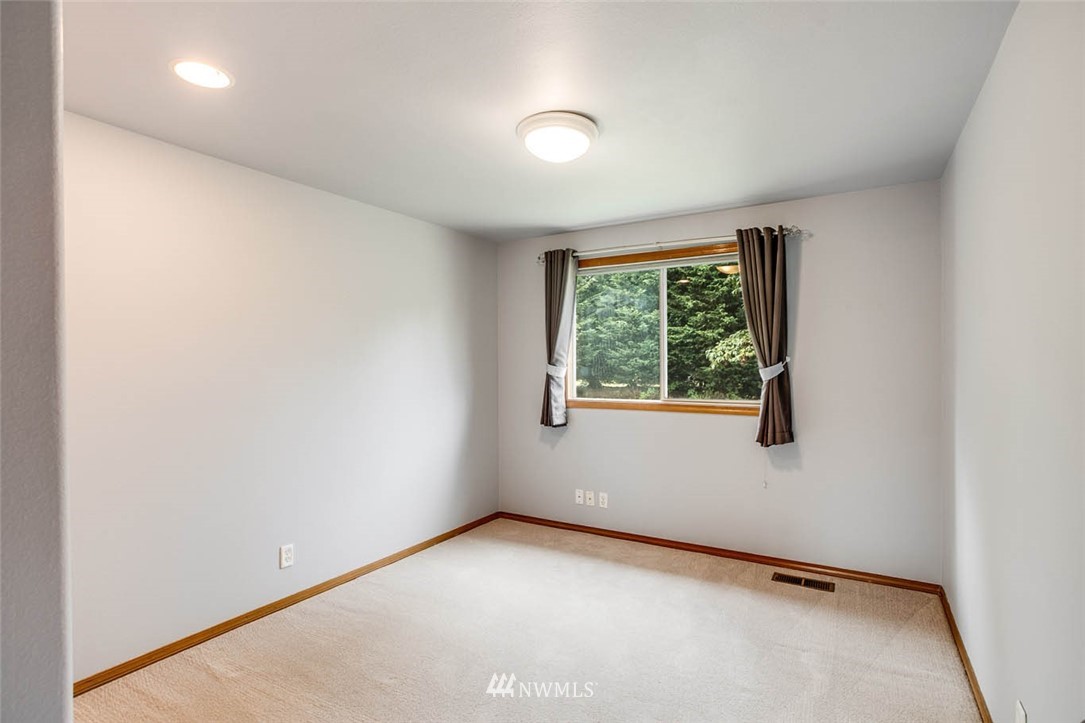 1803 Field Avenue Northeast Renton, WA 98059 - Photo 21 of 25 Gallery Image 21