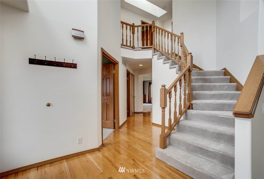 1803 Field Avenue Northeast Renton, WA 98059 - Photo 4 of 25 Gallery Image 4