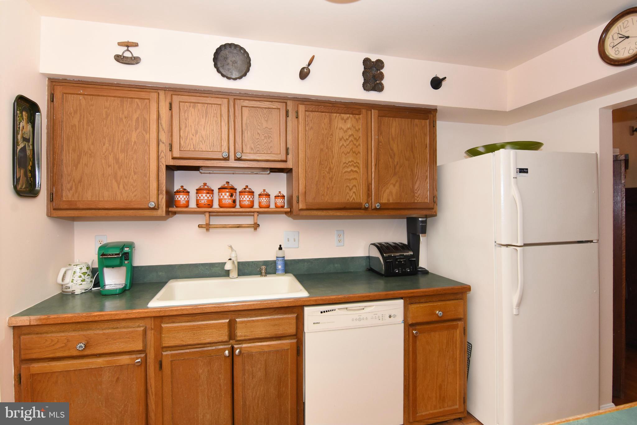 319 Lyric Lane Silver Spring, MD 20901 - Photo 9 of 28 Kitchen