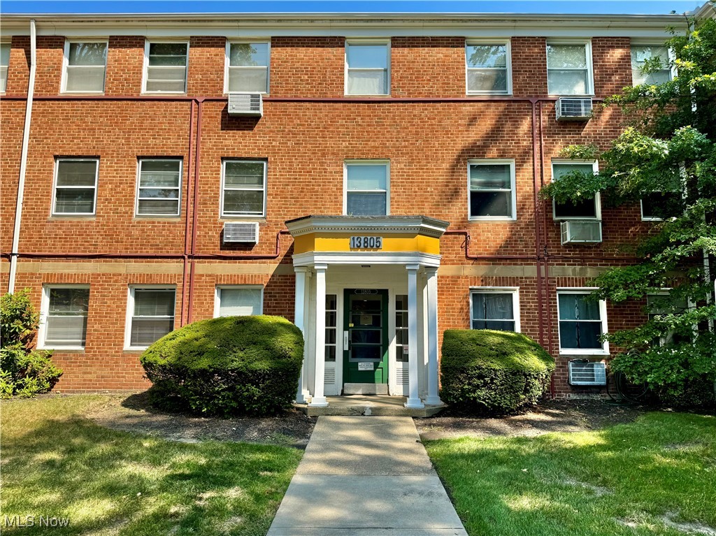 13805 Cedar Road, Unit 103C Cleveland, OH 44118 - Photo 15 of 18 View of front facade with a front yard