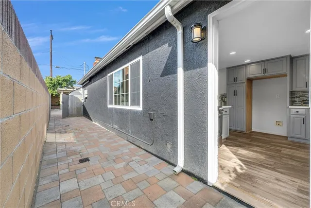 a view of a house with a backyard