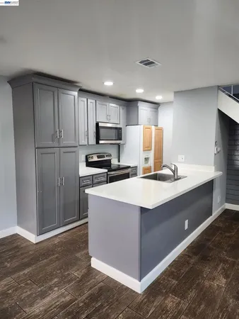 $1,300 | 4985 North Holt Avenue, Fresno, CA 93705