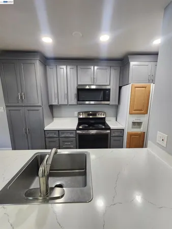 $1,300 | 4985 North Holt Avenue, Fresno, CA 93705