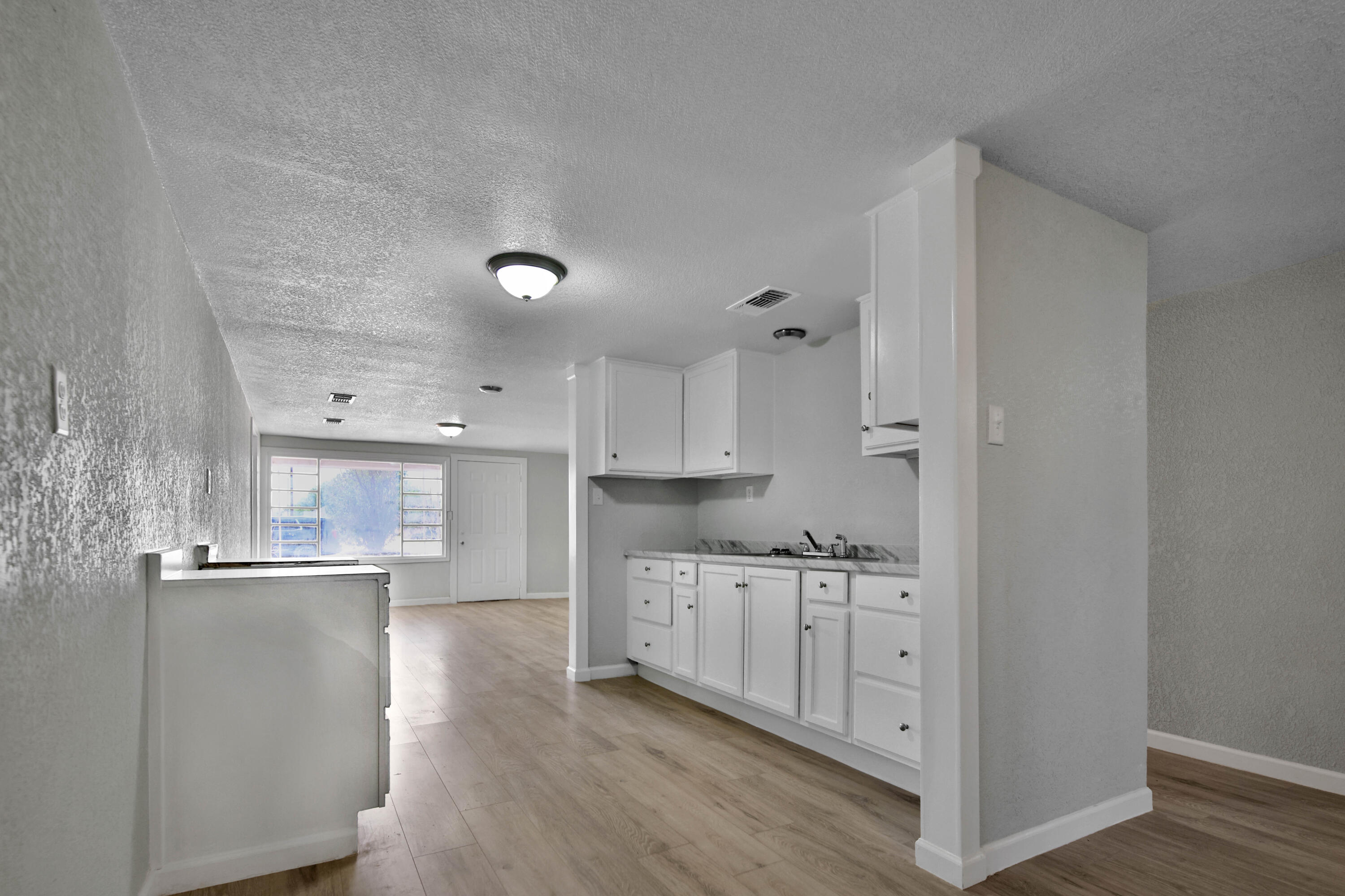 312 North Avenue R Lubbock, TX 79415 - Photo 9 of 26 IMG_9825