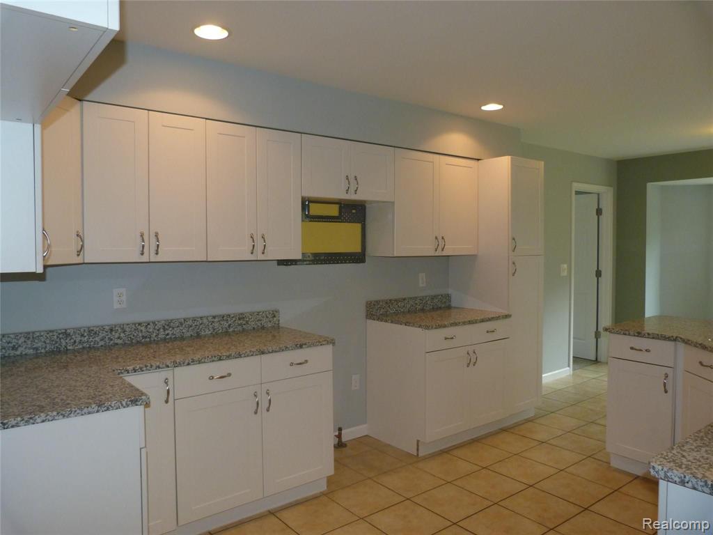 1300 Elms Road Flint, MI 48532 - Photo 4 of 21