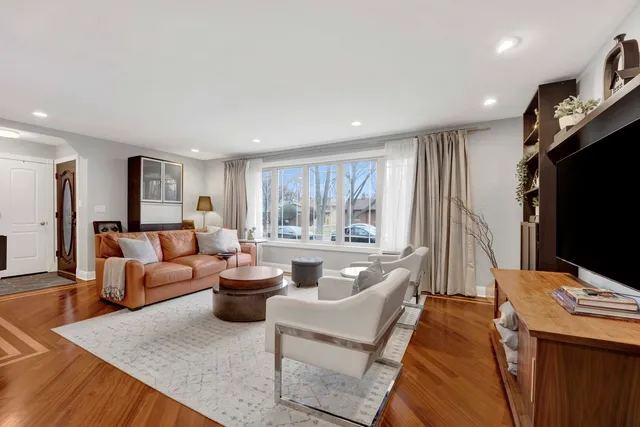 $650,000 | 8612 Lawndale Avenue, Skokie, IL 60076