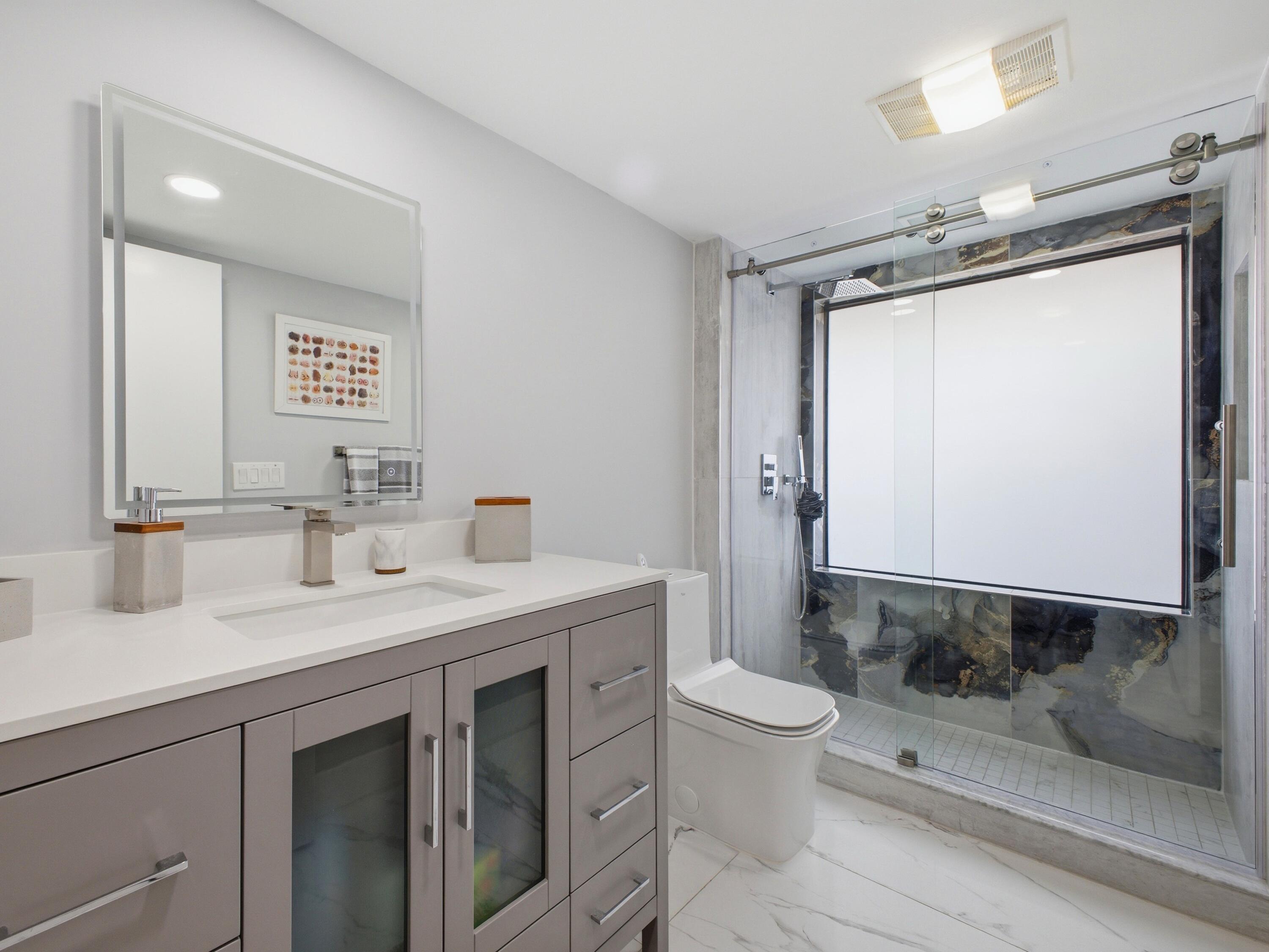 20539 Linksview Way Boca Raton, FL 33434 - Photo 36 of 46 Guest Bathroom