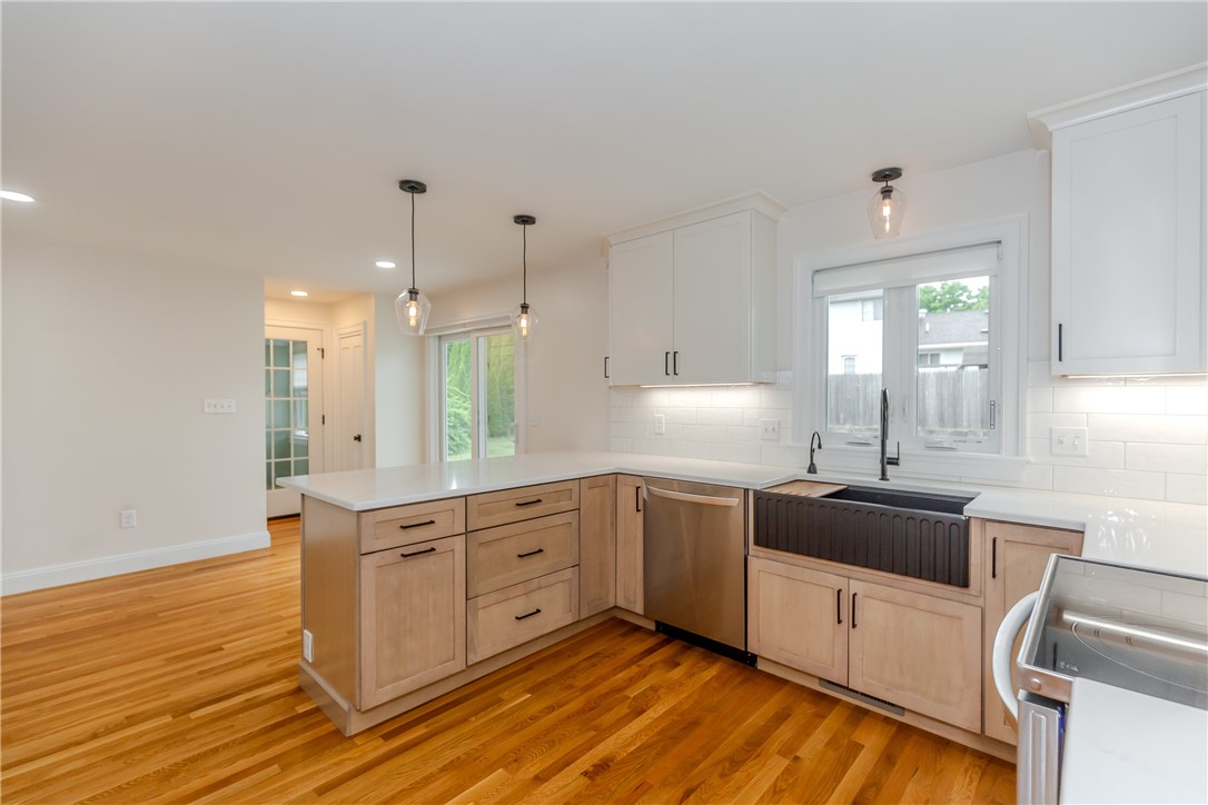 8 Barnes Street Smithfield, RI 02828 - Photo 13 of 48