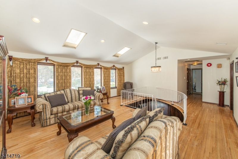 181 Center Grove Road Randolph, NJ 07869 - Photo 5 of 49