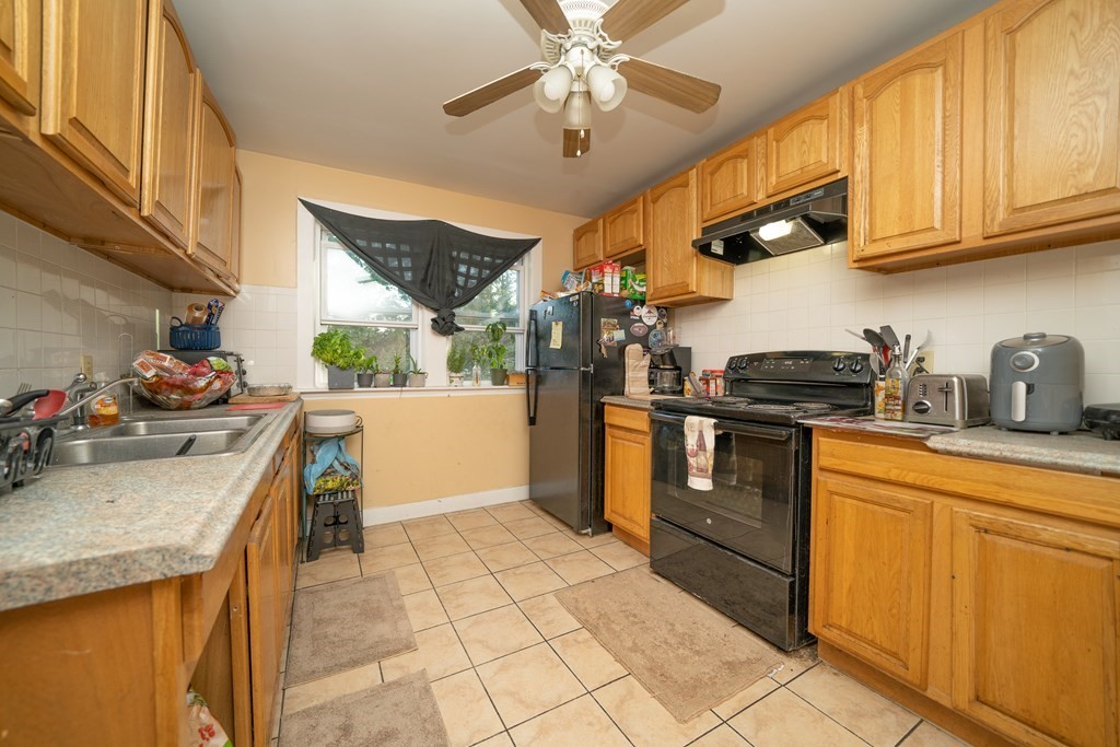 28 Richards Street Worcester, MA 01603 - Photo 10 of 13