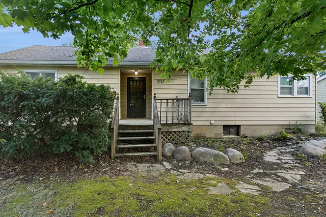 $295,000 | 5727 Woodward Avenue, Downers Grove, IL 60516