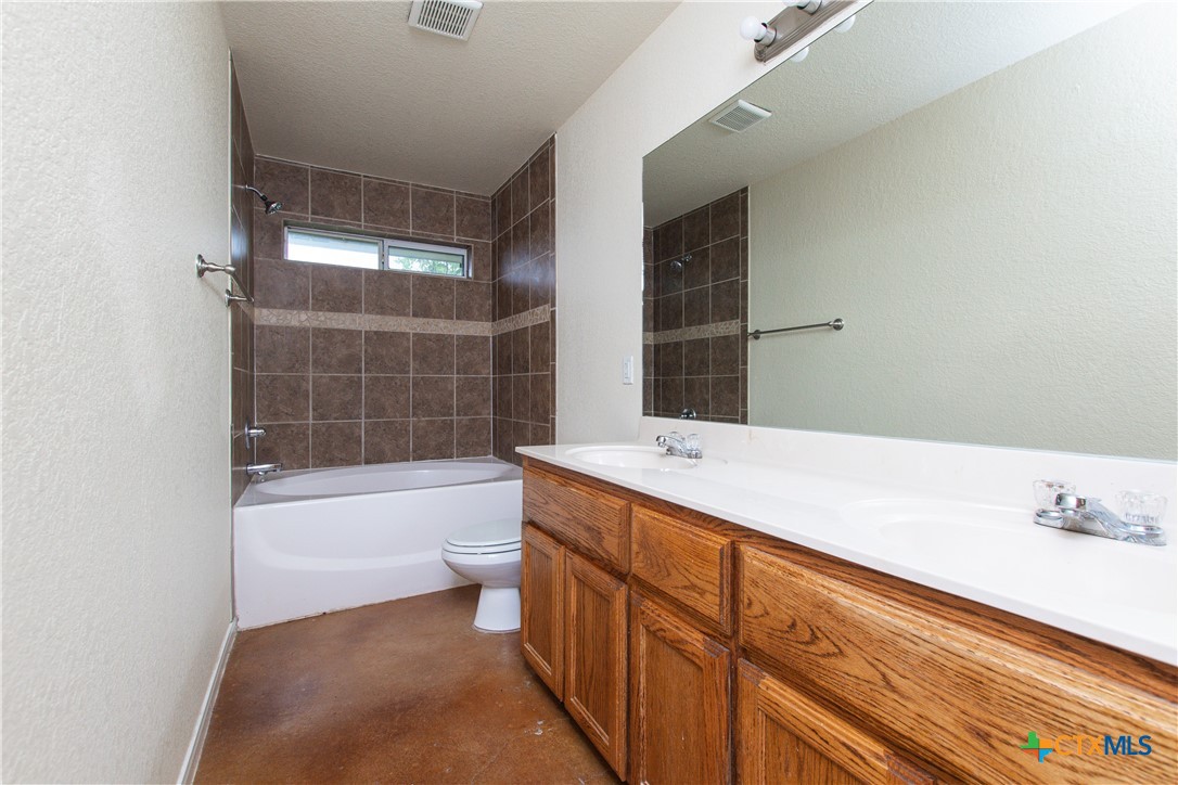 211 West Arlo Road, Unit A Harker Heights, TX 76548 - Photo 18 of 19 a bathroom with a bathtub sink and toilet
