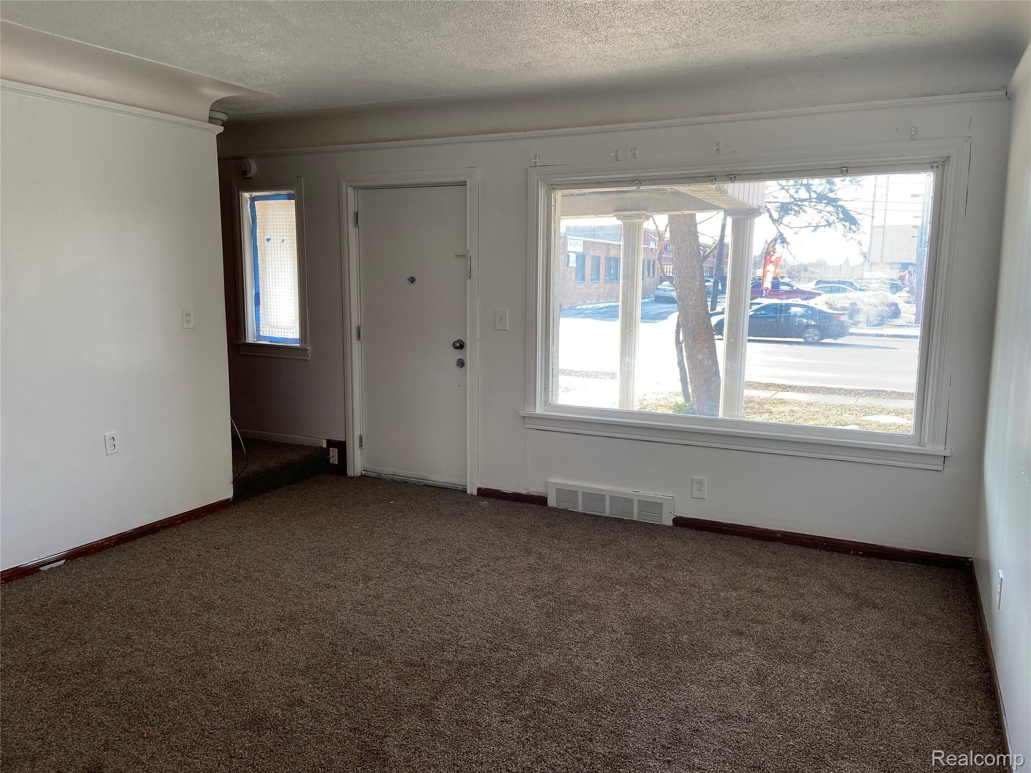 6318 Schaefer Road Dearborn, MI 48126 - Photo 3 of 16 1F3AD352-F92B-456E-942F-00A1626F5C0C.jpeg