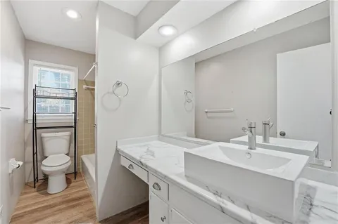 $425,000 | 8616-18 West 78th Terrace, Overland Park, KS 66204