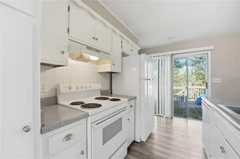 $425,000 | 8616-18 West 78th Terrace, Overland Park, KS 66204