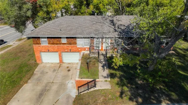 $425,000 | 8616-18 West 78th Terrace, Overland Park, KS 66204