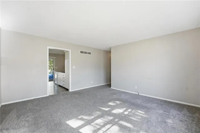 $425,000 | 8616-18 West 78th Terrace, Overland Park, KS 66204