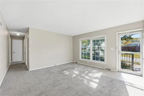 $425,000 | 8616-18 West 78th Terrace, Overland Park, KS 66204