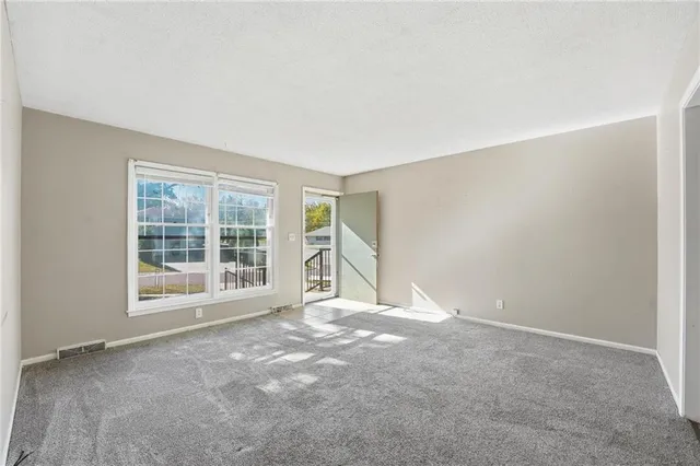 $425,000 | 8616-18 West 78th Terrace, Overland Park, KS 66204