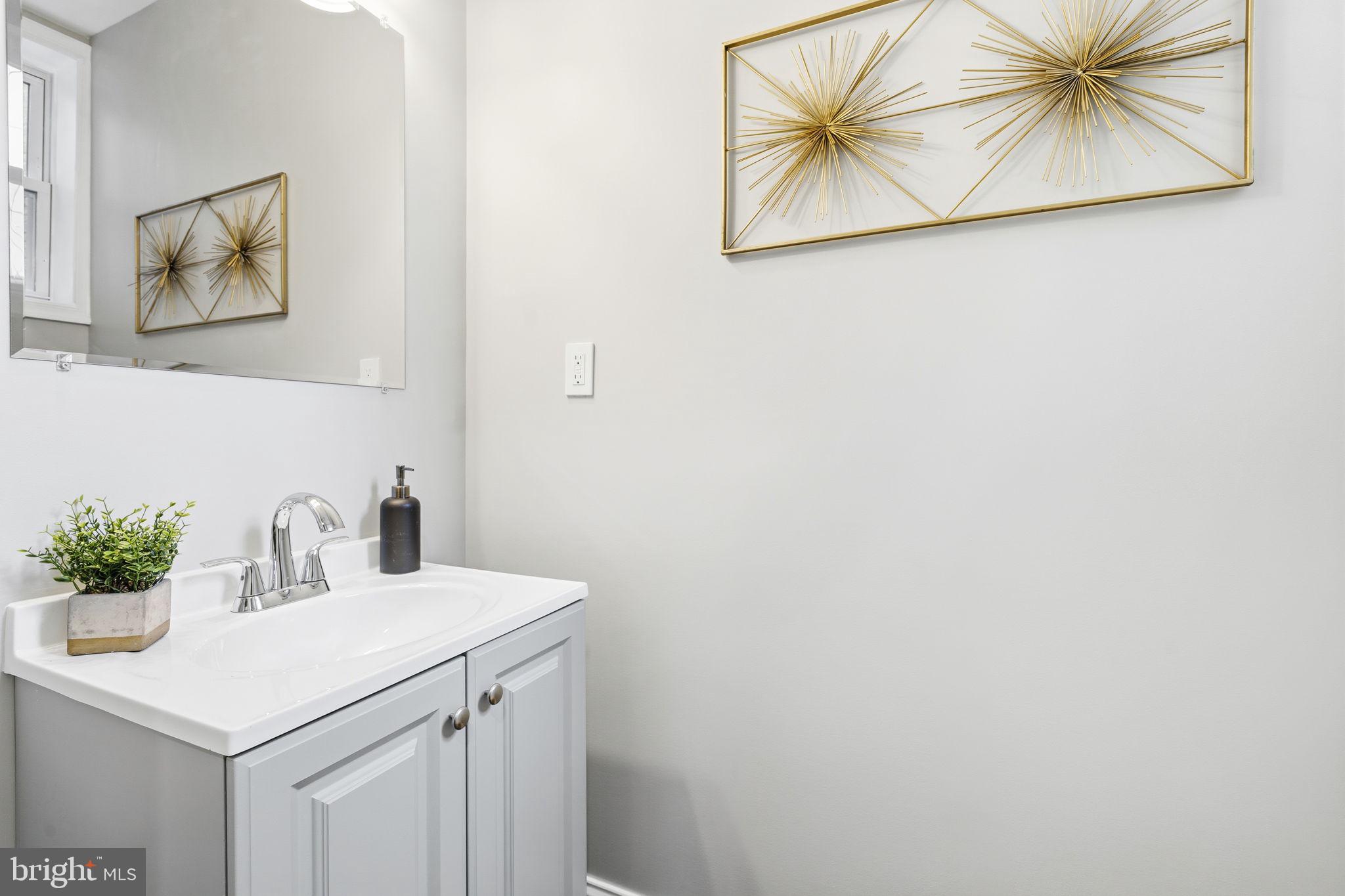 1619 Appleton Street Baltimore, MD 21217 - Photo 9 of 24 Main Level Powder Room