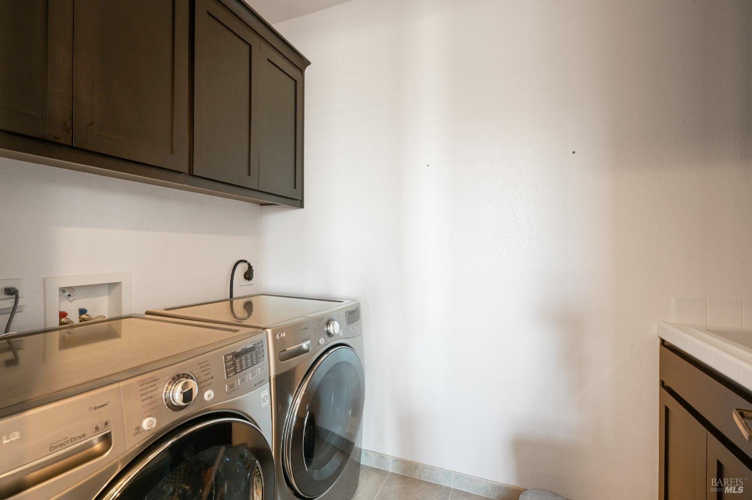 46 Audubon Way Novato, CA 94949 - Photo 25 of 31 a utility room with dryer and washer