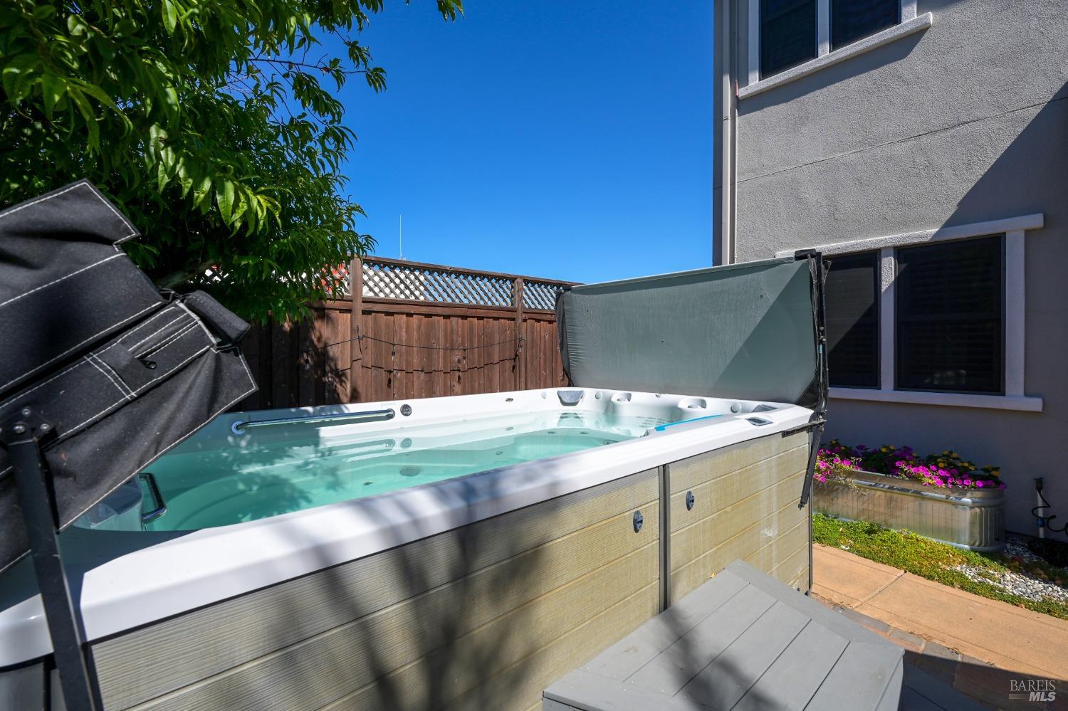 46 Audubon Way Novato, CA 94949 - Photo 30 of 31 a view of backyard with tub