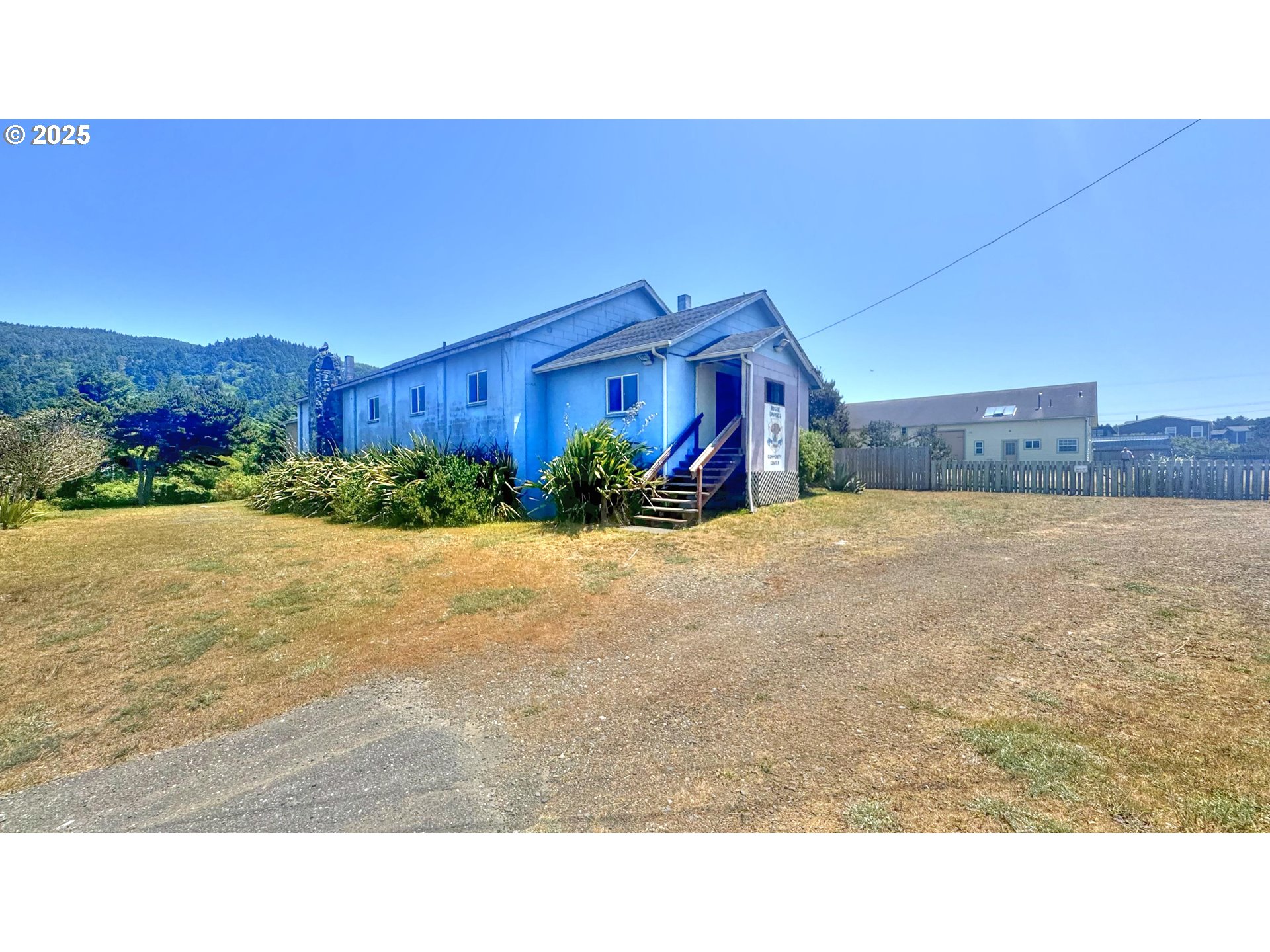 33043 Nesika Road Gold Beach, OR 97444 - Photo 2 of 23 a black and white photo of a big room