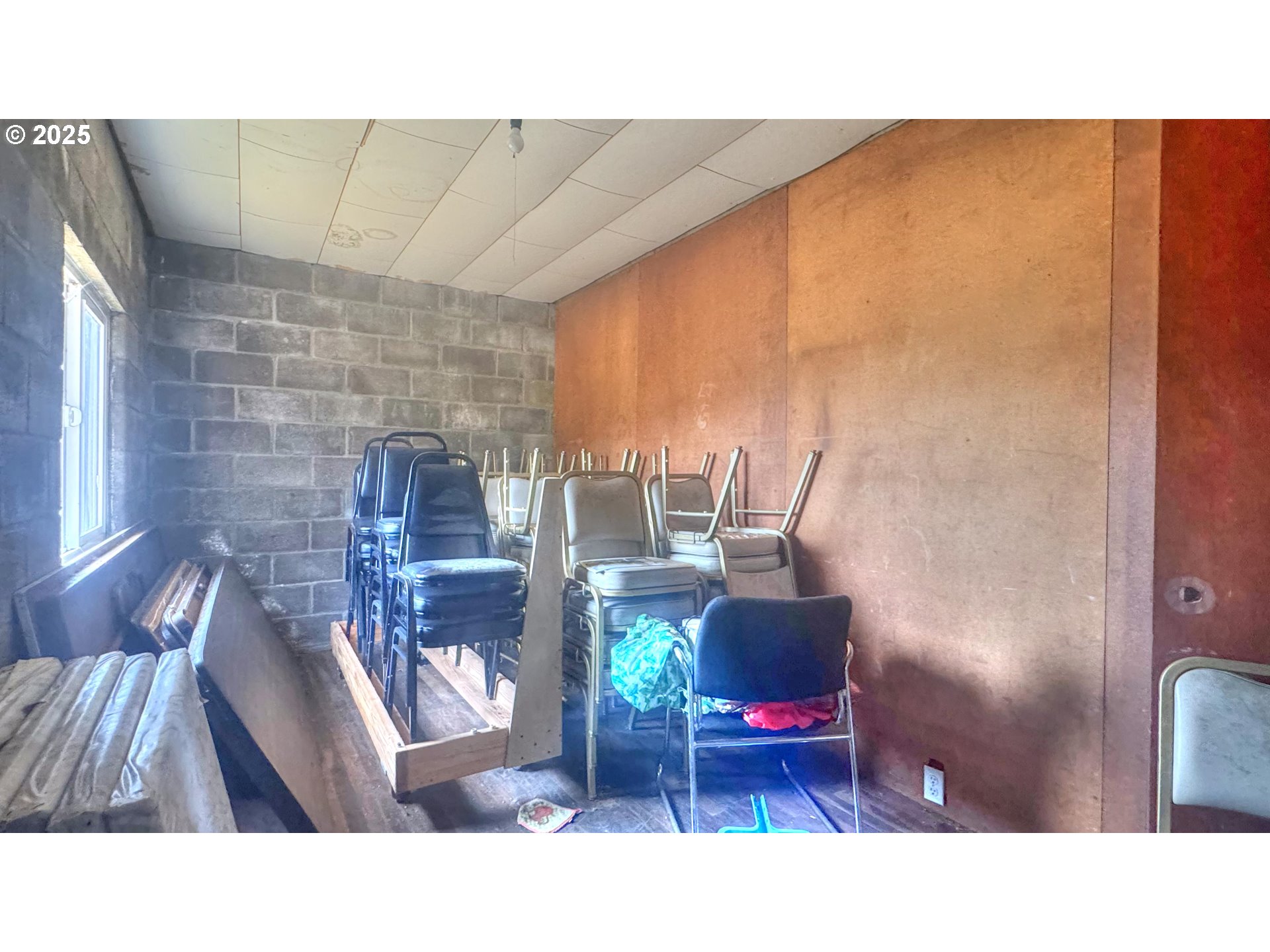 33043 Nesika Road Gold Beach, OR 97444 - Photo 9 of 23 a living room with furniture and a table