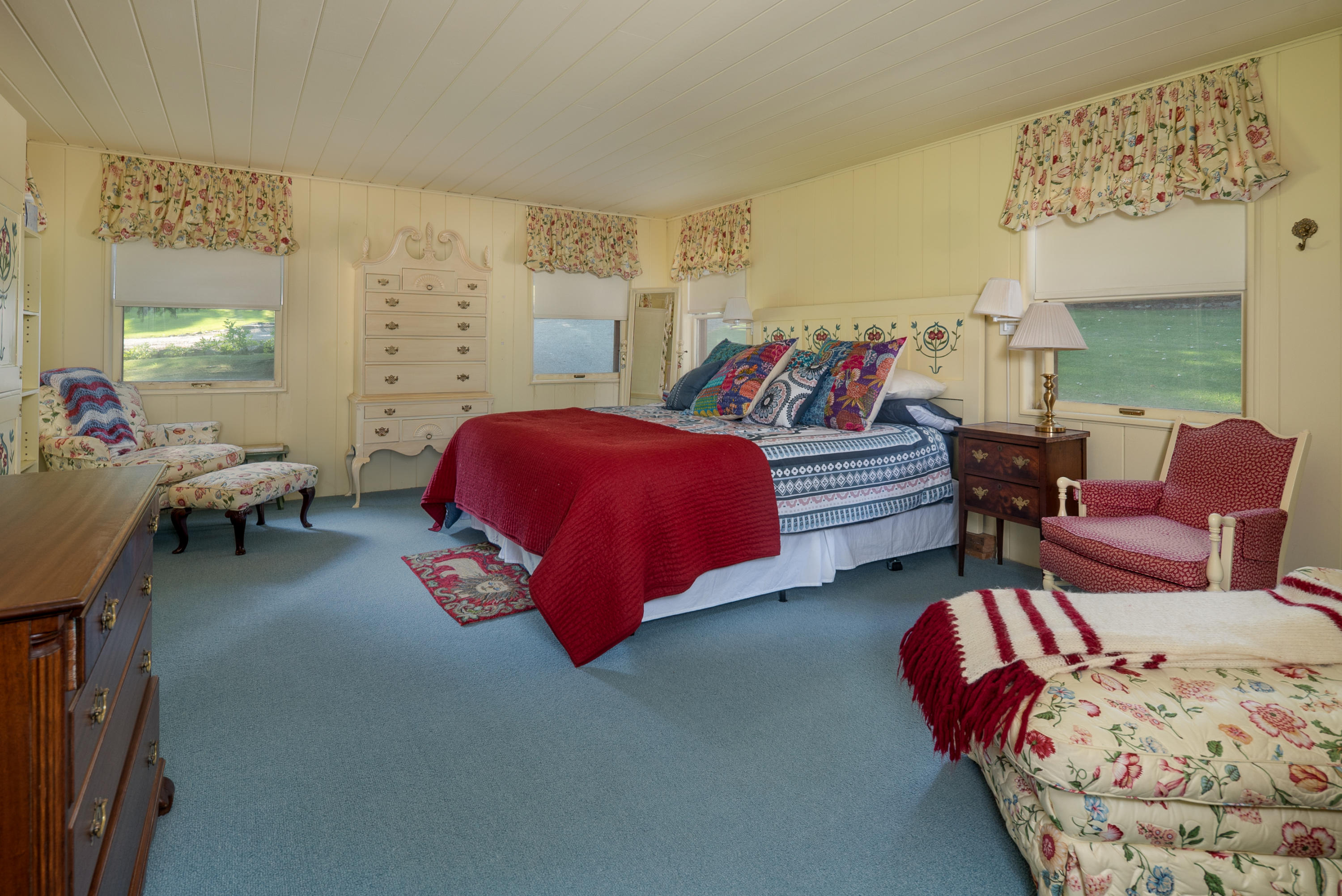 101 Clear Creek Canyon Road Ketchum, ID 83340 - Photo 10 of 37 Big cabin primary bedroom
