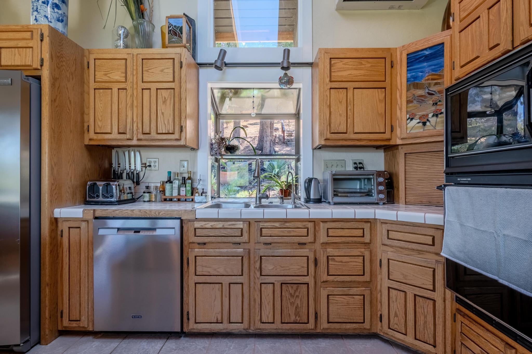 2850 Quail Run Road Talent, OR 97540 - Photo 10 of 55 01-23