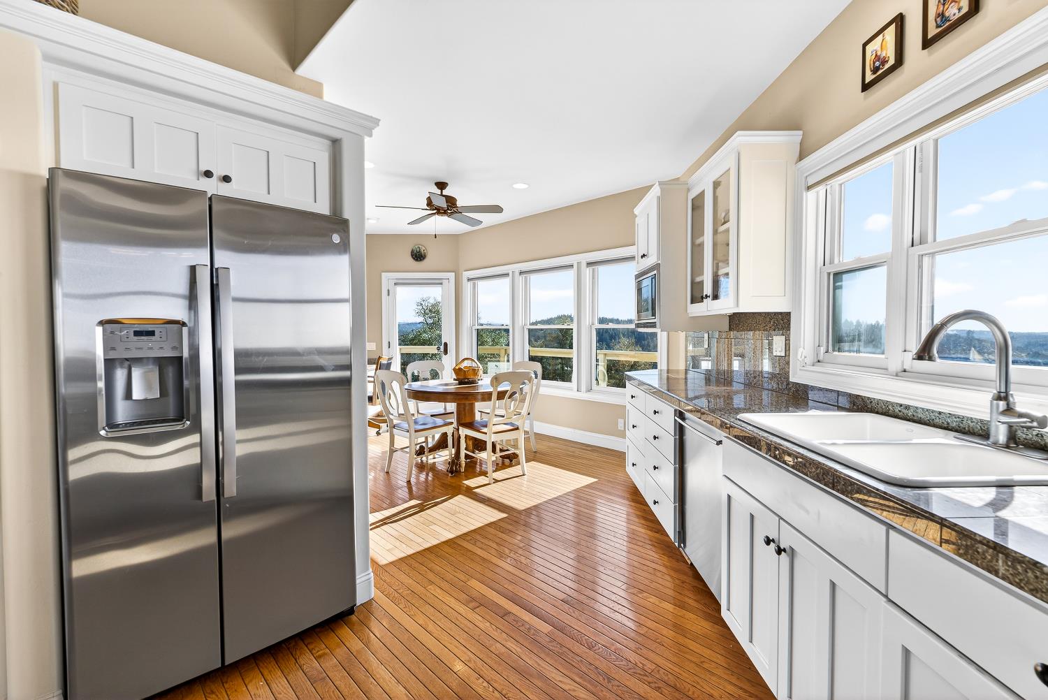 19165 Leopard Court Grass Valley, CA 95949 - Photo 16 of 74 Kitchen and dining room