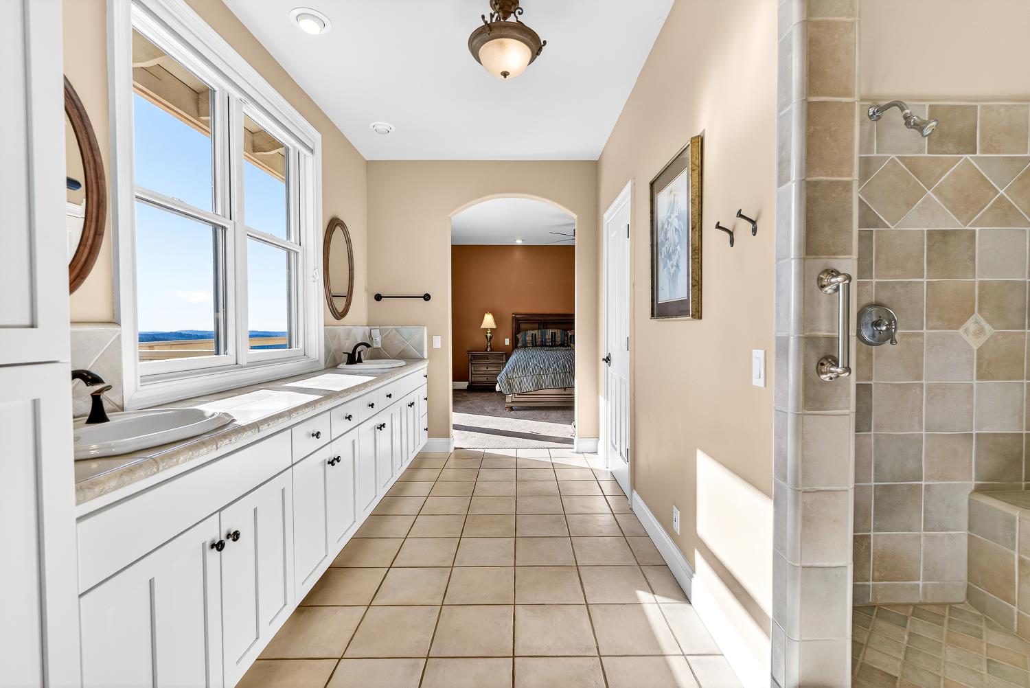 19165 Leopard Court Grass Valley, CA 95949 - Photo 33 of 74 Guest Bathroom