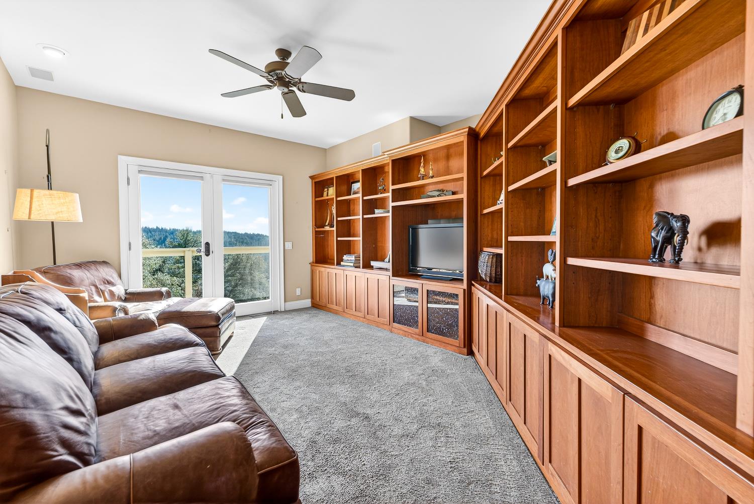 19165 Leopard Court Grass Valley, CA 95949 - Photo 35 of 74 Study room with custom built ins