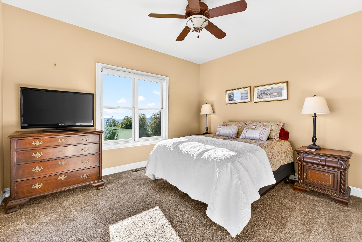 19165 Leopard Court Grass Valley, CA 95949 - Photo 40 of 74 Guest Bedroom