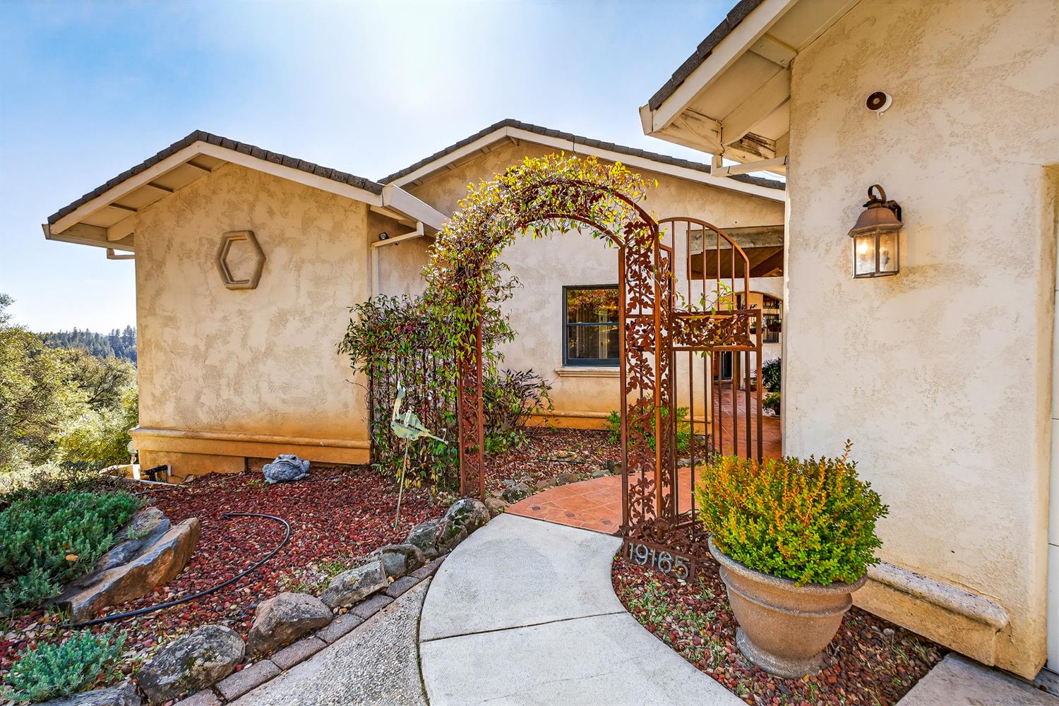 19165 Leopard Court Grass Valley, CA 95949 - Photo 4 of 74 Private Entrance to your home