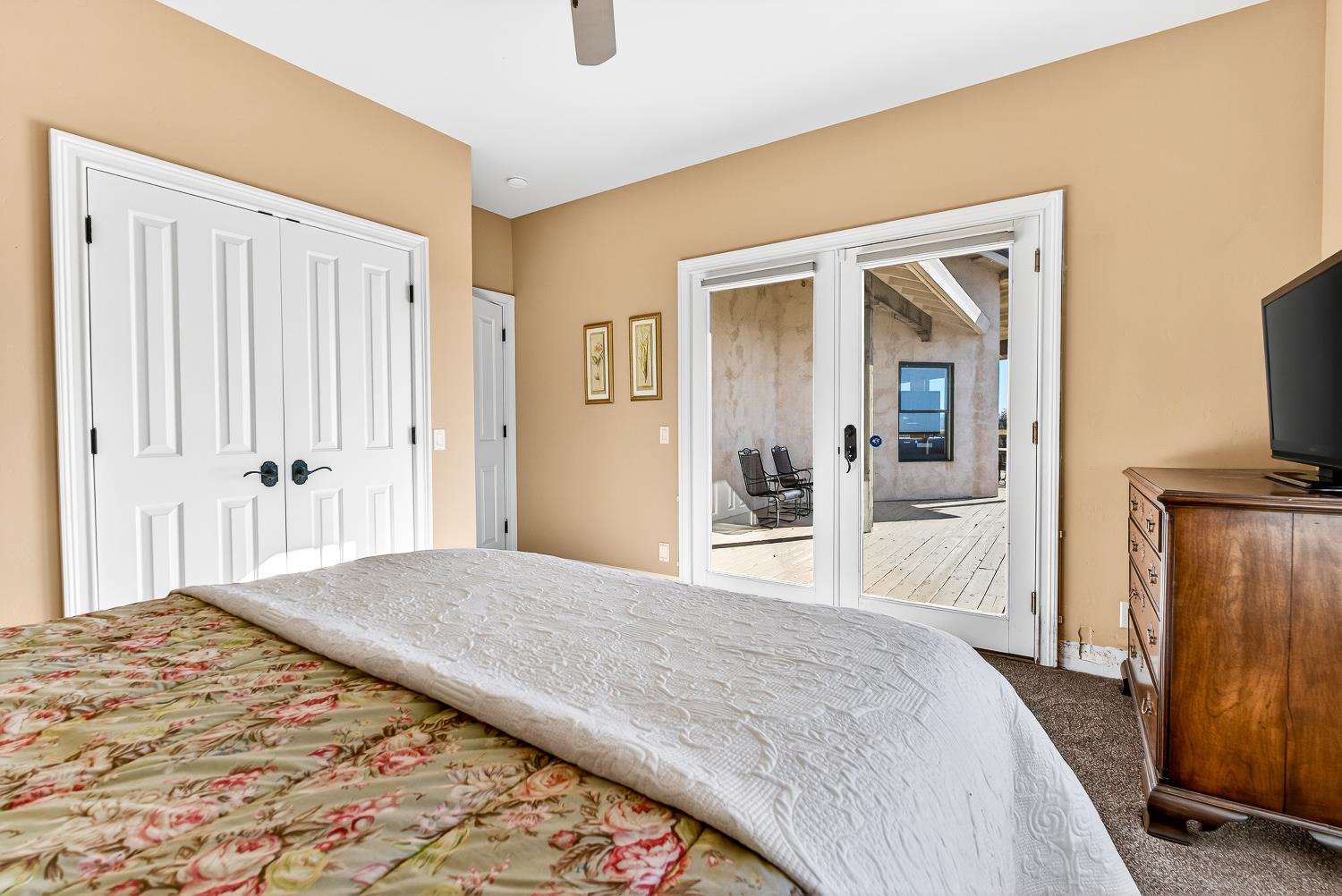 19165 Leopard Court Grass Valley, CA 95949 - Photo 41 of 74 Guest Bedroom with access to deck with the view