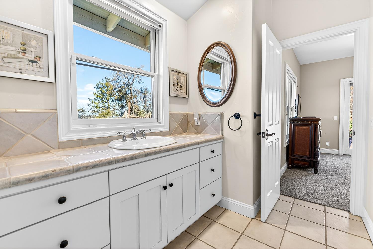 19165 Leopard Court Grass Valley, CA 95949 - Photo 43 of 74 Jack and Jill Bathroom