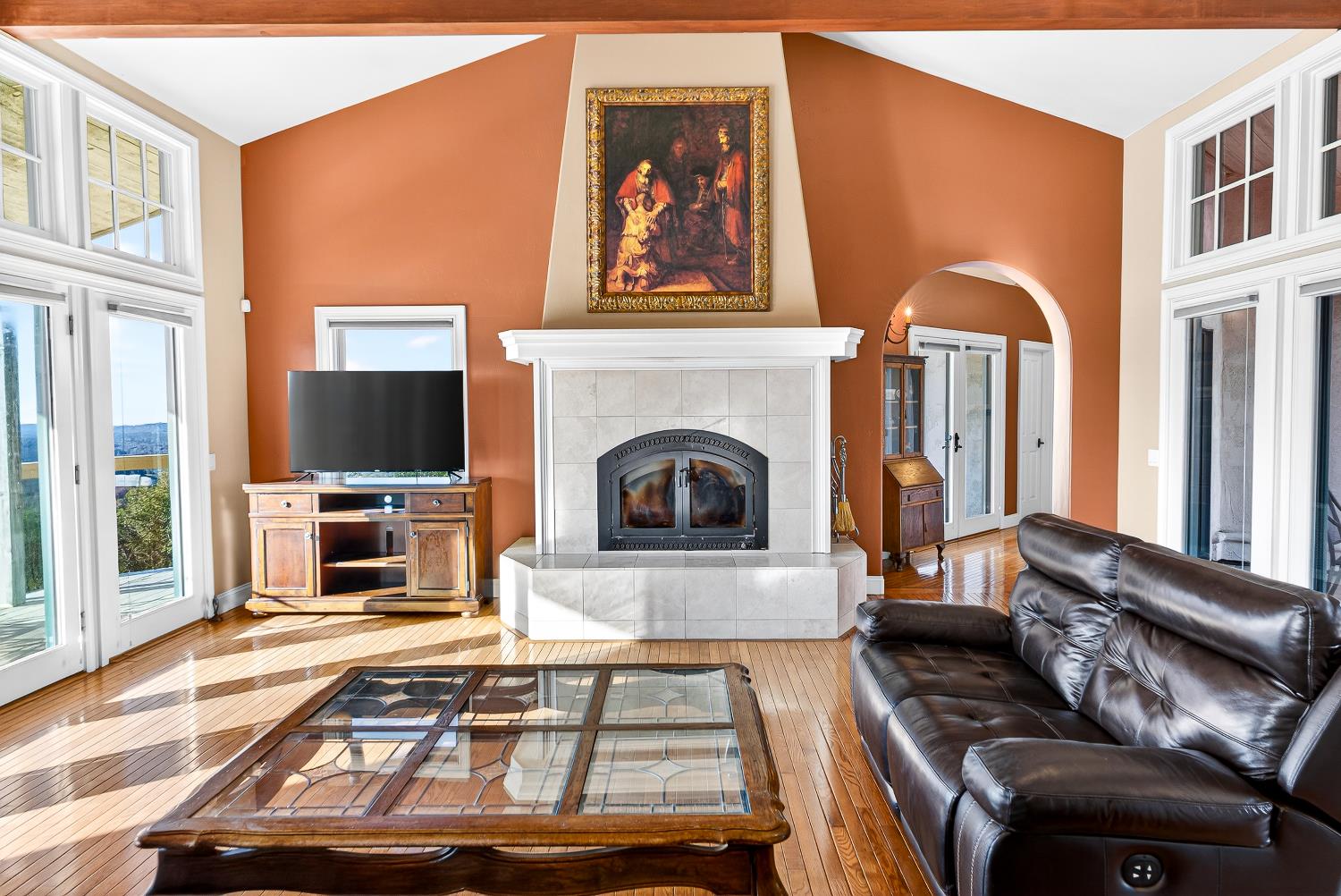 19165 Leopard Court Grass Valley, CA 95949 - Photo 8 of 74 Grand Living Room with open beans and vaulted ceilings