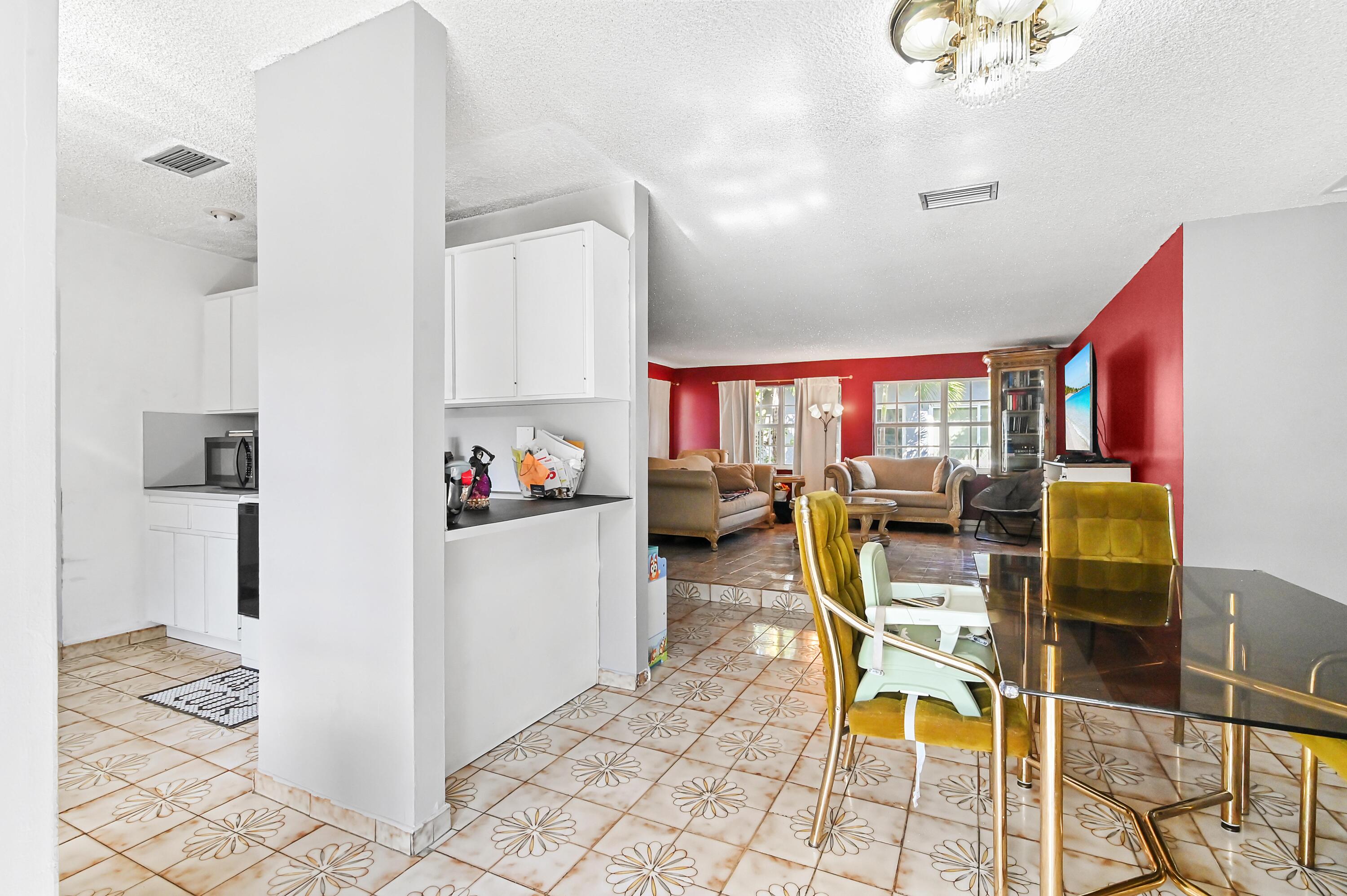 7337 Southwest 21st Street Miami, FL 33155 - Photo 10 of 32 13 Dining area 02