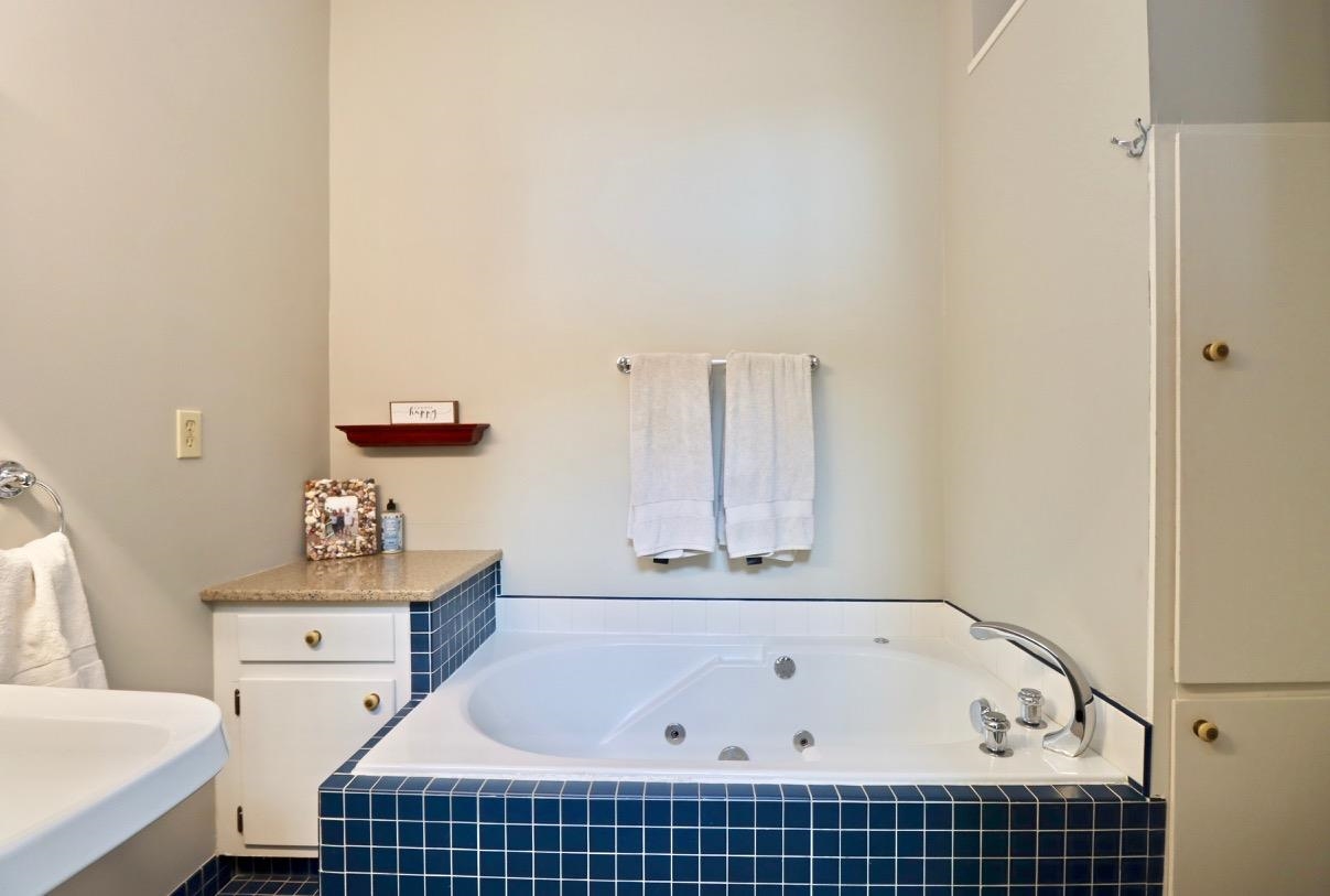 2870 South Riverside Drive Beloit, WI 53511 - Photo 12 of 32 a bathroom with a bathtub and a sink