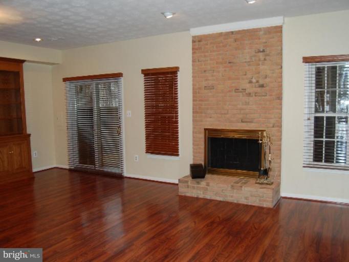 1385 Heritage Oak Way Reston, VA 20194 - Photo 2 of 17 Recreation Room