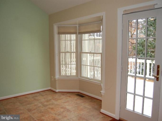 1385 Heritage Oak Way Reston, VA 20194 - Photo 11 of 17 Kitchen #3